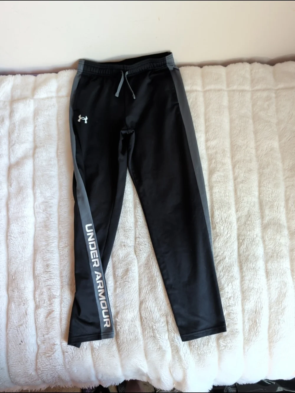 Boys' Nike/Under Armour Clothing Bundle Sz Medium